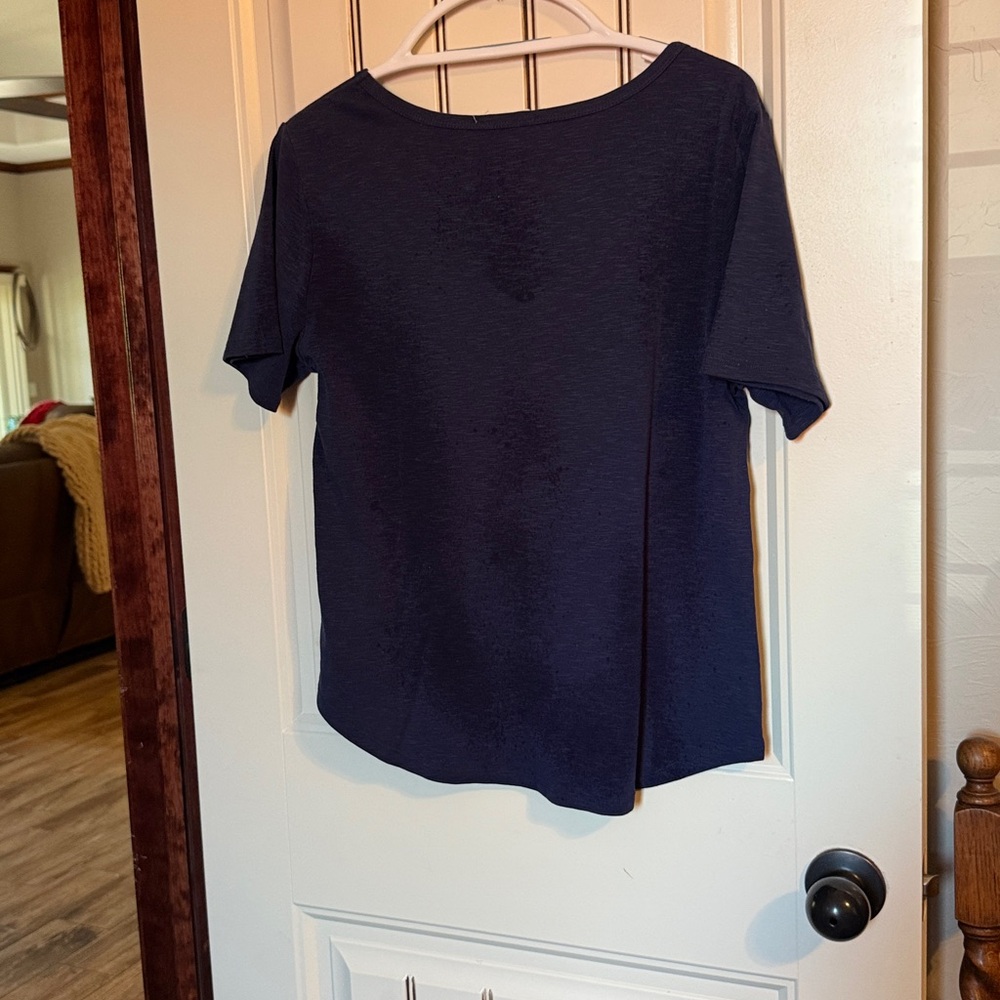 a Love a Brand Classic Navy Women's Short Sleeve, V NeckTop. Very Good Condition